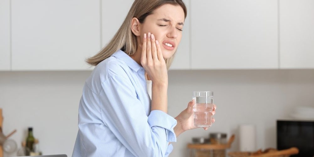 what causes sensitive teeth